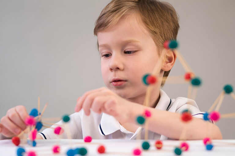 immagine di un bambino per specialistica neuropsichiatria